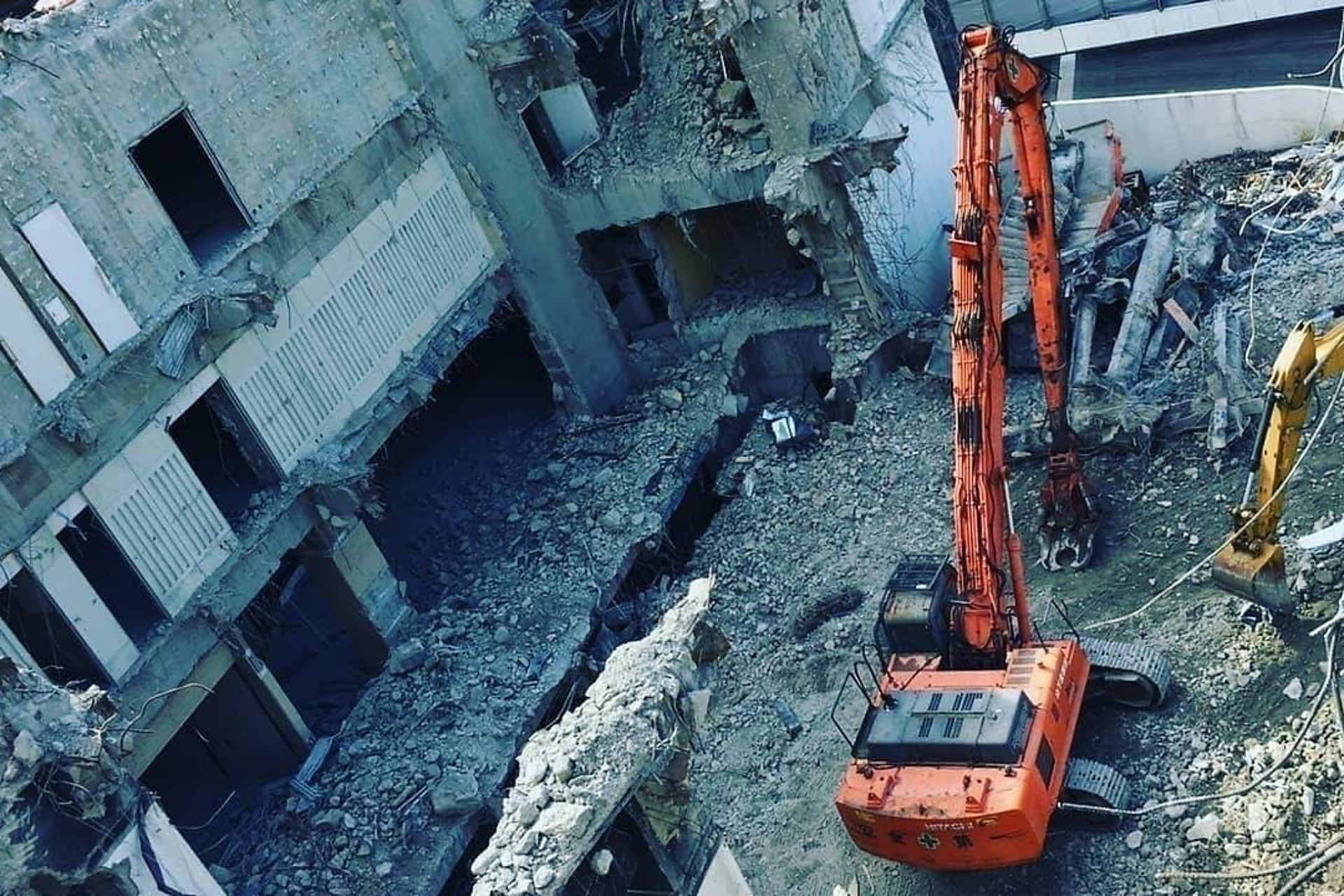 解体工事中の画像